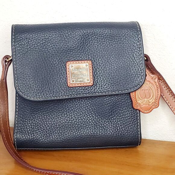 Dooney & Bourke Disneyland Club 33 Navy Crosssbody 2014 Leather Hang Tag Rare - Picture 1 of 15